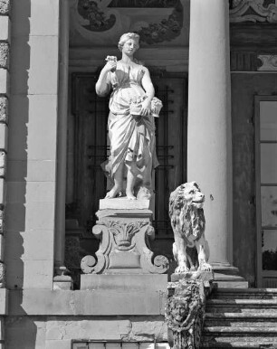 Frau mit Blumenkorb, Personifikation des Frühlings?