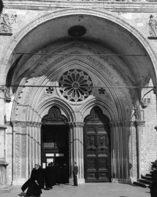 Assisi. San Francesco (1228-1253). Portal zur Unterkirche (um 1300)