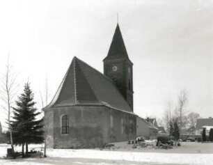 Laußig. Dorfkirche (13. Jh. begonnen, Ende 19. Jh. Turm). Ansicht von Nordost