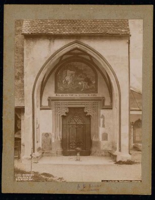 Pfarrkirche Mariä Himmelfahrt, Vöcklamarkt: Eingangsportal