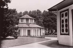 Bad Doberan, Chinesischer Pavillon : Bad Doberan. Chinesischer Pavillon auf dem Kamp. Blick vom Kleinen Chinesischen Pavillon