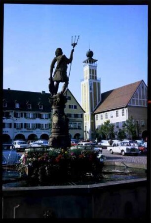 Freudenstadt: Neptunbrunnen mit Rathausturm