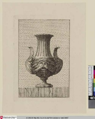 [Vase mit Löwenkopf und aus Muscheln gebildeten Griffen]