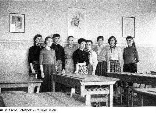 Arbeitsgemeinschaft Chemie. Mitschülerinnen Christian Borcherts