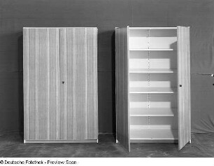 Schrank : Schulmöbel. Zwei Schränke (1972)