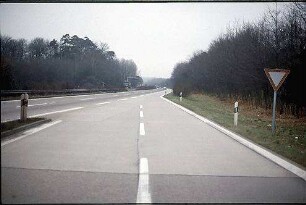 Ausfahrt aus Nebenfahrbahn West (Karlsruhe Richtung Basel) zu Hauptfahrbahn West (Karlsruhe Richtung Basel)