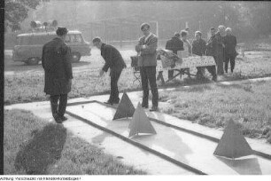 Verschiedene Sportveranstaltungen, Sport in der Nationalen Volksarmee der DDR (NVA), Betreuung von französischem Eiskunstläufer im Krankenhaus, Pausensport, Auszeichnung von Leistungssportlern, Minigolf-Anlage im Großen Garten, Kinder- und Jugend-Spartakiade, Flutlichtmasten des Rudolf-Harbig-Stadions, u.a., April 1965 - 1970
