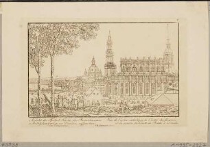 Die Katholische Hofkirche in Dresden, Blick vom alten Zwingerwall über den Theaterplatz nach Osten, im Hintergrund die Frauenkirche