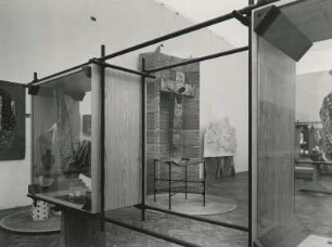 X. Triennale Mailand, Deutsche Abt., Taufschale, Kruzifix und Relief