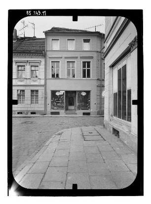 Perleberg, Großer Markt 12. Wohnhaus mit Laden (delikat). Straßenfront (Teilansicht)