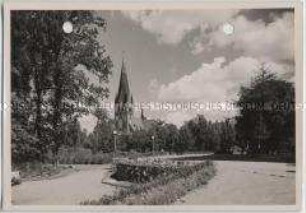 Neustettin, Kirche vom Rosengarten aus gesehen