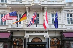 Wien - Hotel Sacher : Blick auf die Fassade des bekannten Hotels Sacher in Wien, 2008