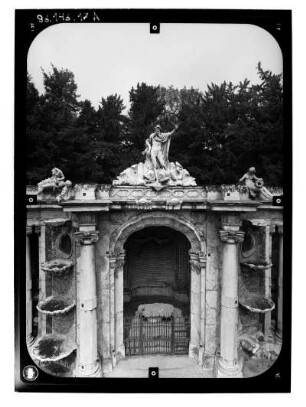 Potsdam. Park Sanssouci. Neptungrotte (1751-1757; G. W. Knobelsdorff, Erneuerung 1841 und 1898 / 1754-1760; J. P. Benkert). Außenansicht