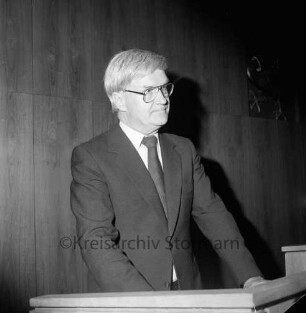 Kreistagssitzungssaal: Veranstaltung: Redner an Rednerpult