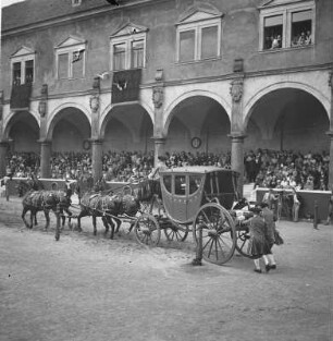 Turnierspiele 1936 : Dresden, Stallhof, Turnierspiele, Festumzug. Galawagen, um 1790