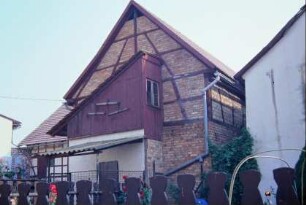 Giebel Wirtschaftsgebäude mit überdachtem Treppenaufgang