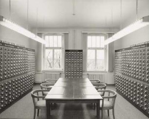 Sächsische Landesbibliothek - Staats- und Universitätsbibliothek Dresden. Zentralbibliothek (ehem. Landesbibliothek). 1. Obergeschoss. Abteilung Information, Auskunft, Systematischer Katalog und Benutzerplätze : Dresden-Neustadt, Marienallee 12. Sächsische Landesbibliothek - Staats- und Universitätsbibliothek Dresden. Zentralbibliothek (ehem. Landesbibliothek). 1. Obergeschoss. Abteilung Information, Auskunft, Systematischer Katalog und Benutzerplätze