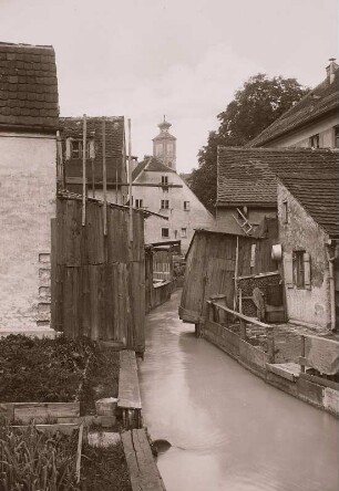 Mühlgraben : München, Mühlgraben in einer Vorstadt, Blick auf einen Kirchturm