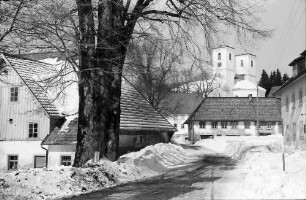 Herrischried: Straße und Kirche