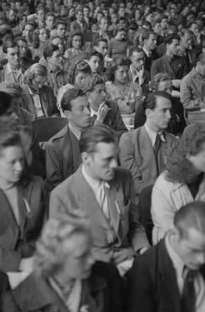 Versammlung des II. Parlament der FDJ im Hamburger Hof in Meißen : Pfingsten 1947