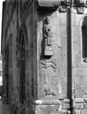 Thronende Muttergottes und Jagdszene