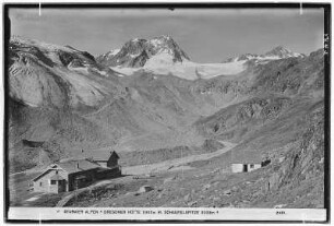 Stubaier Alpen. Dresdner Hütte (2308 Meter) mit Schaufelspitze (3333 Meter)
