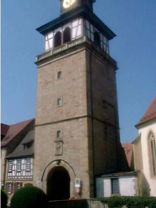 Stadtbefestigung - Stadttor (oberer Torturm) von Nordosten mit Durchfahrt sowie Fachwerk-Obergeschoß (Läutturm der Kirche)