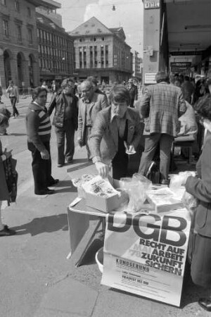 Maikundgebung des Deutschen Gewerkschaftsbundes DGB mit Volksfest im Stadtgarten zum "Tag der Arbeit"