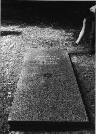 Grabstein 161 (Index: 99618474) Maße HxBxT: 200x85xo.A. cm Symbolik: Davidstern: Grabstein 161