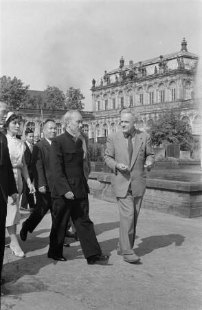 Dresden-Altstadt. Hồ Chí Minh, Präsident der Demokratischen Republik Nordvietnam, im Zwingerhof
