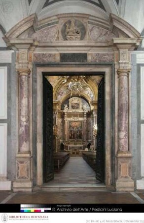 Portal mit Büste des Heiligen Gregors des Erleuchters