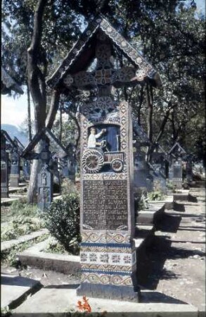 Sapinta: Der Lustige Friedhof, bemalte Kreuze