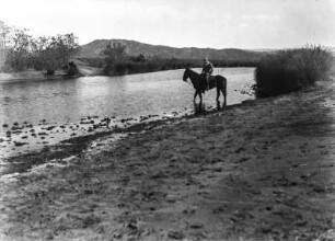 Am Fluss : Mann auf einem Pferd an einem Fluss