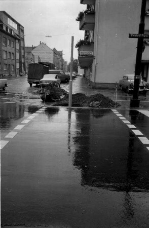 Einbau einer Signalanlage an der Kreuzung Reinhold-Frank-Straße Ecke Sophienstraße anstelle des bisherigen Zebrastreifens.