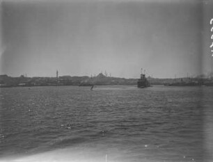 Istanbul : Blick über das Meer nach Istanbul