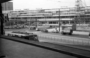 Berlin: Konfektionshaus am Zoo; Langbau mit Straßenbahn