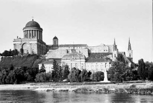 Esztergom: Ankunft nach Esztergom, näher werdend