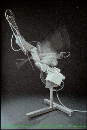 Bewegungsexperiment an einem Slave-Manipulator mit einem Instrumentenhalter für medizinische Arbeitsgeräte in der Hauptabteilung Ingenieurtechnik (HIT)