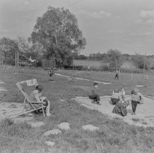 Spielplatz mit Kindern