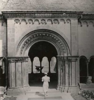 Eifel. Abtei Maria Laach, Eingang zur Vorhalle der Kirche