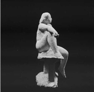 Sitzende : Sitzende. Terrakotta (vor 1962; W. Arnold)