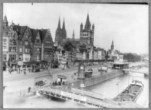 Köln, am Rheinufer mit Blick auf Dom und Groß St. Martin