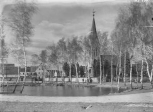 Dorfteich mit Blick zur Kirche