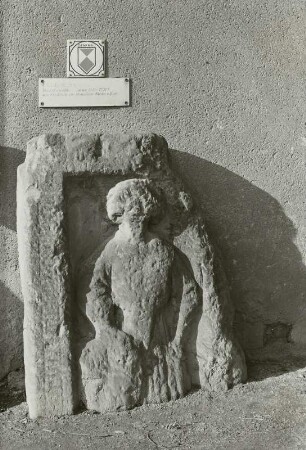Grabstein mit Mönch