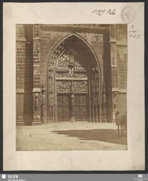 [Aufnahme des Portals einer Kirche]