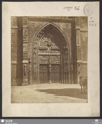 [Aufnahme des Portals einer Kirche]