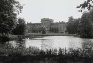 Ludwigslust, Schloss : Ludwigslust. Neues Schloss. Parkseite