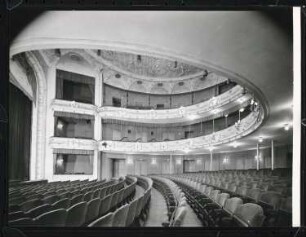 Lessing Theater, Berlin: Ansicht Zuschauerraum und Bühne