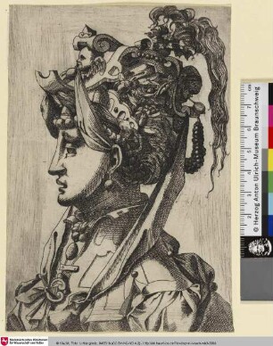 [Weibliche Büste im Profil nach links mit Maske und Kopfbedeckung verziert mit Perlen und dem Kopf eines Cherubs]
