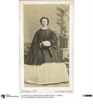 Porträt der Frau Ihnenfeld